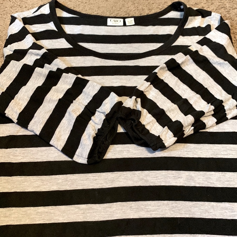 Cato woman Black and gray stripe shirt size 22/24W - Picture 2 of 4